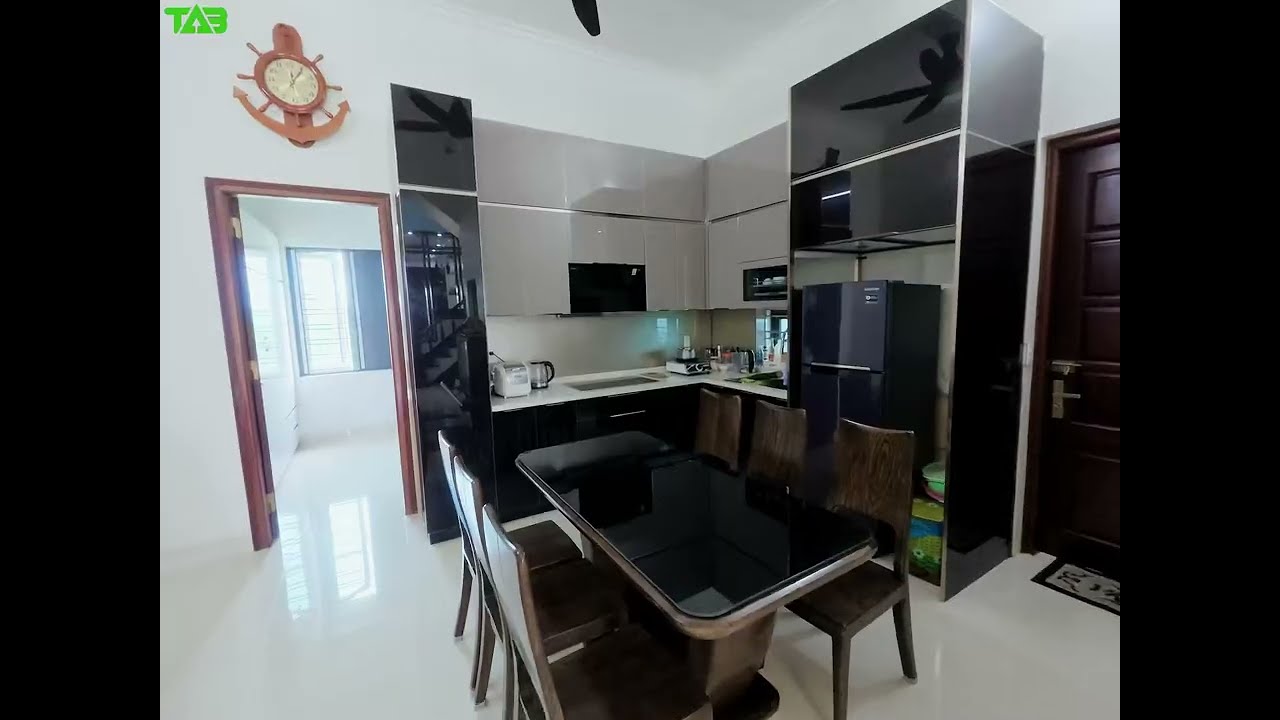 tủ bếp inox cánh kính